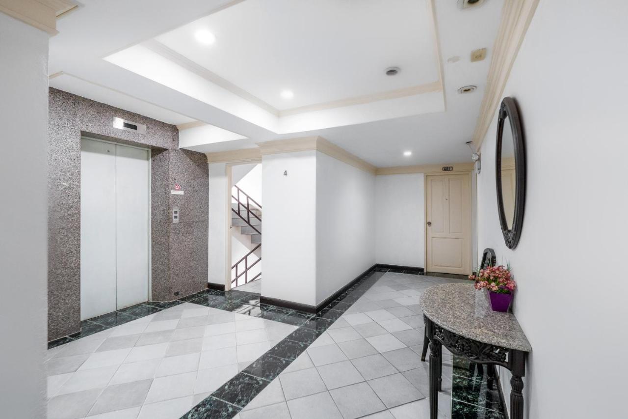 Oyo 1042 Boon'S Residence Бангкок Экстерьер фото